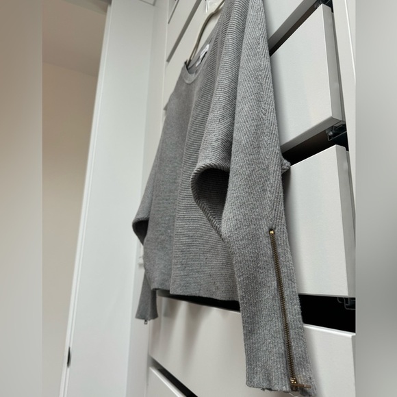 CARMEN MARC VALVO Light Gray Batwing Zipper Sleeve Ribbed Sweater Size Lg - Picture 5 of 7